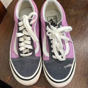Vans womens size 6 but runs small